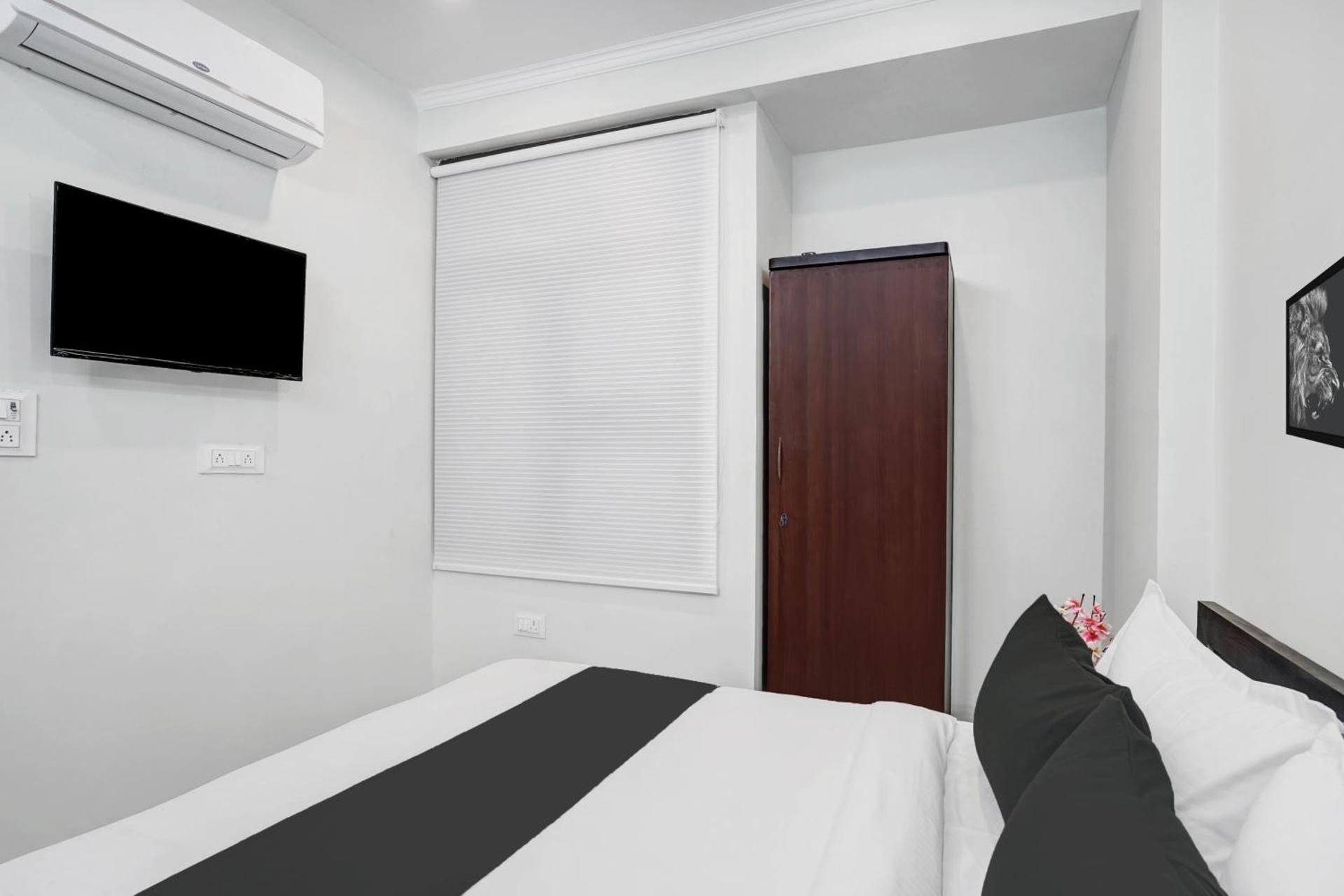 OYO Hotel Sunrise Palace
