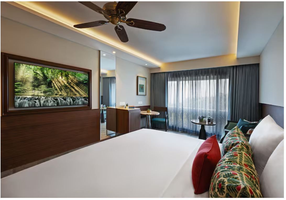 Fountain Mahabaleshwar IHCL SeleQtions Deluxe Room King Bed 3