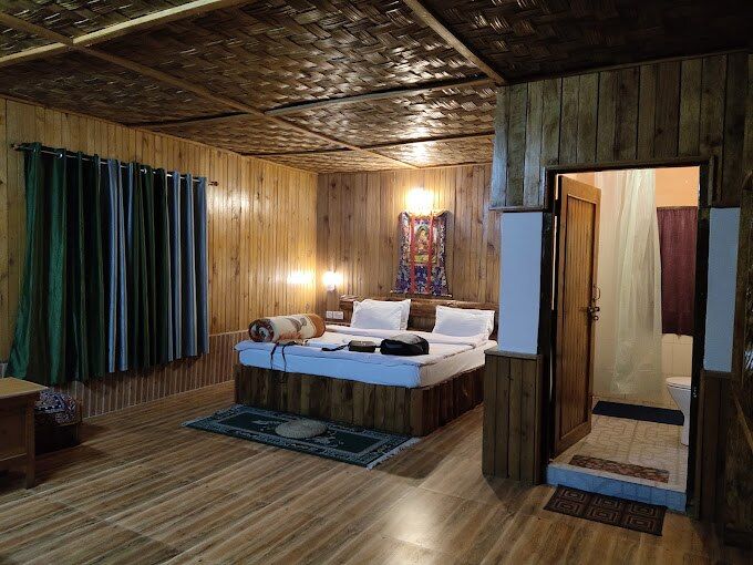 MayaTels - Maya Eco Huts Pelling Executive Mountain View 3