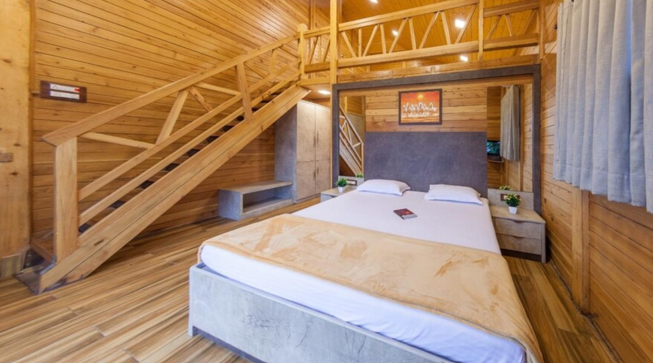 4 Bed Cottage with Private Pool