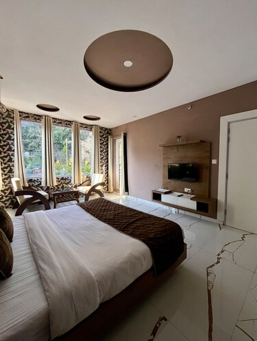 Super Premium Family Suite