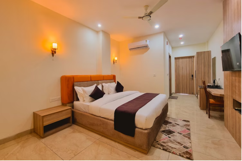 Pines & Peaks Dalhousie Deluxe Room With Balcony