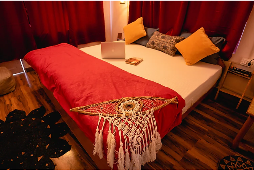King Room with Balcony Mountain View