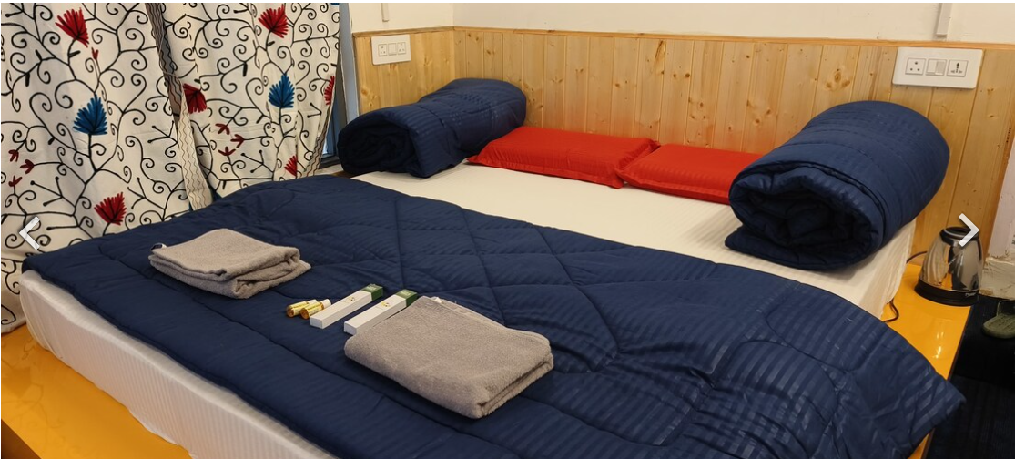 Mitra Hostel sonamarg Deluxe Room with Balcony 3
