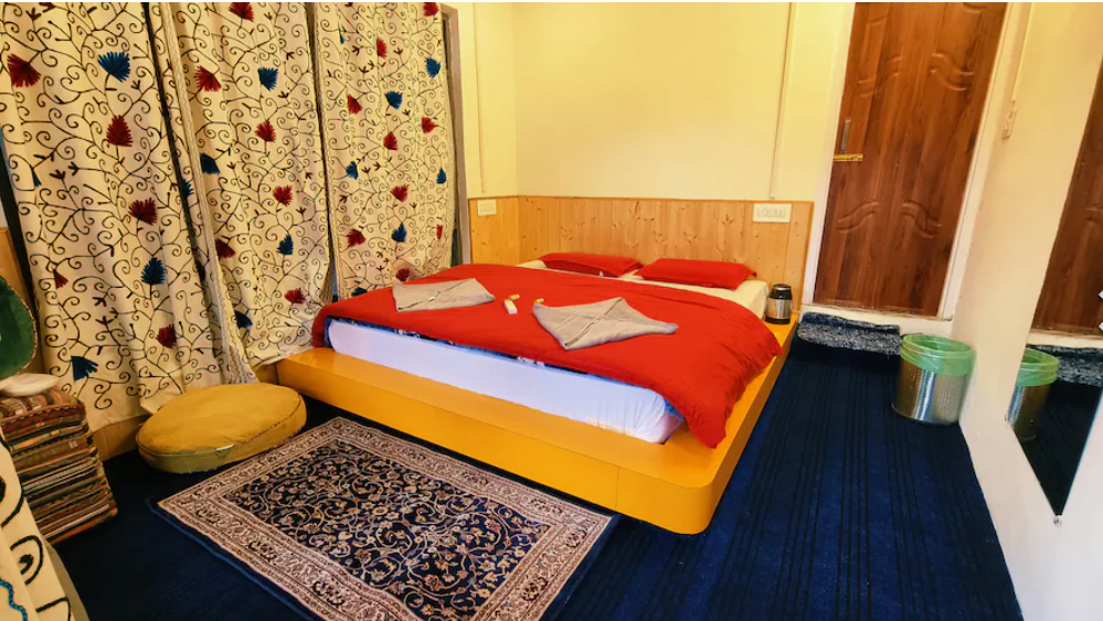 Mitra Hostel sonamarg Deluxe Room with Balcony 5