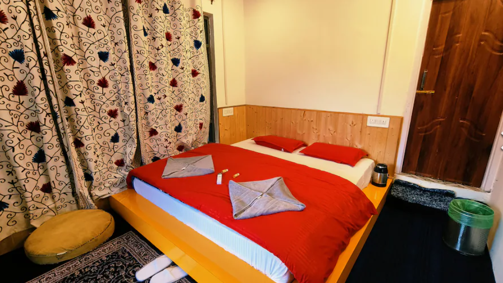 Mitra Hostel sonamarg Deluxe Room with Balcony 2