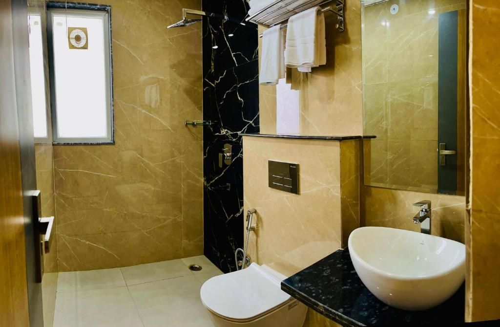 The Grand Oasis Deluxe Double Room 4