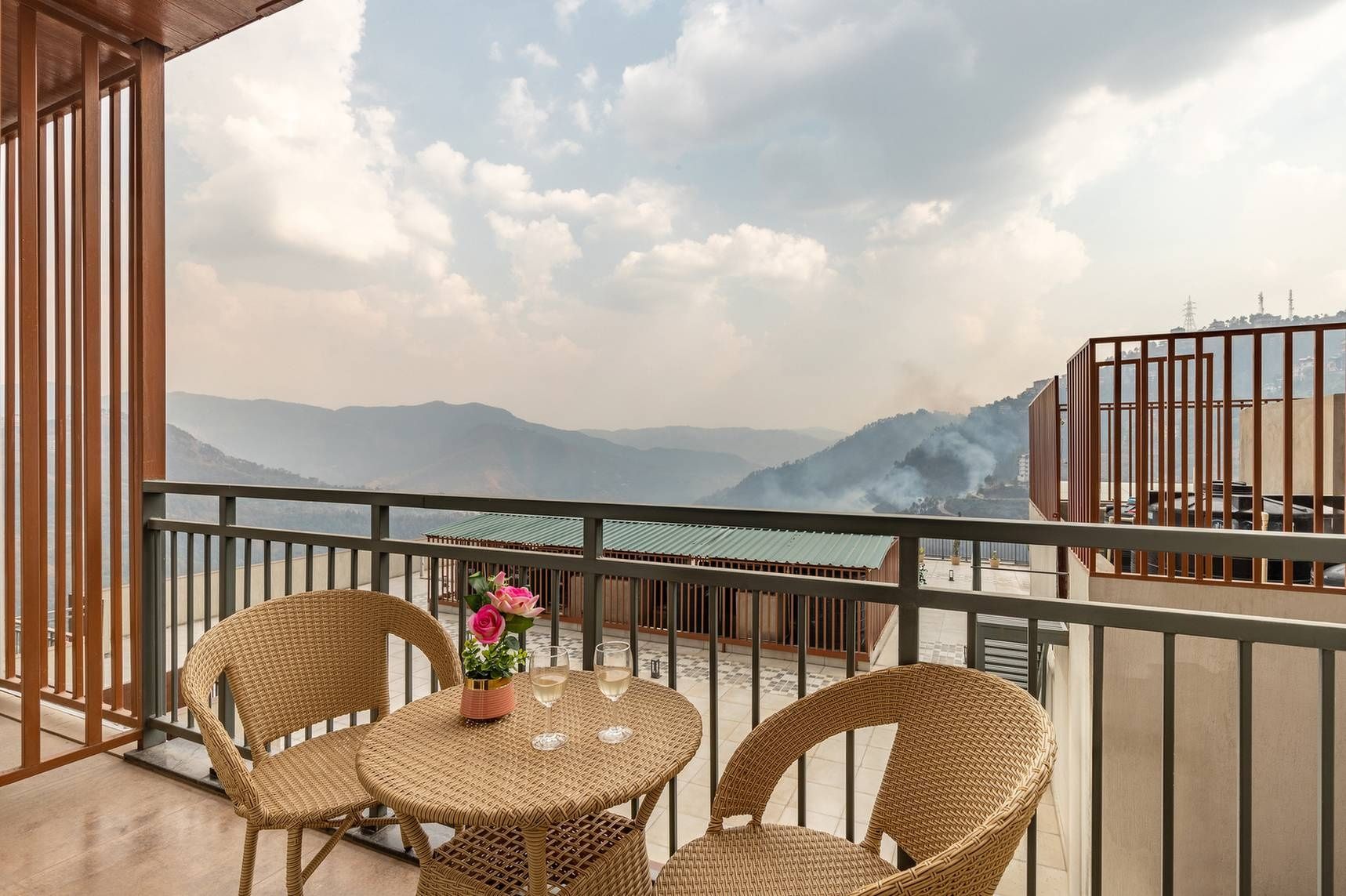 Alaya Stays 2 BHK with Hill View - Cliff Mist