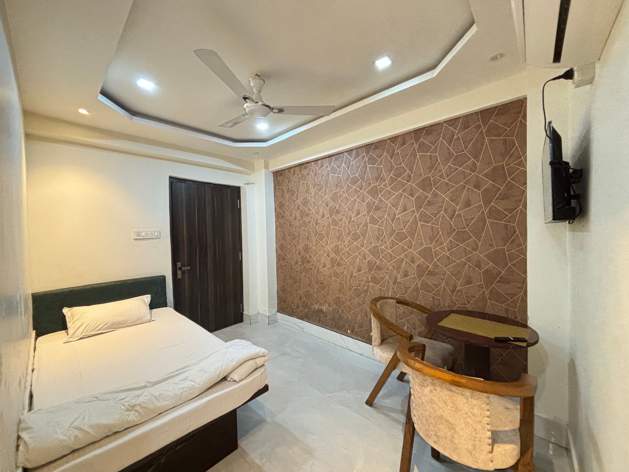 Deluxe Room (Single Bedroom)