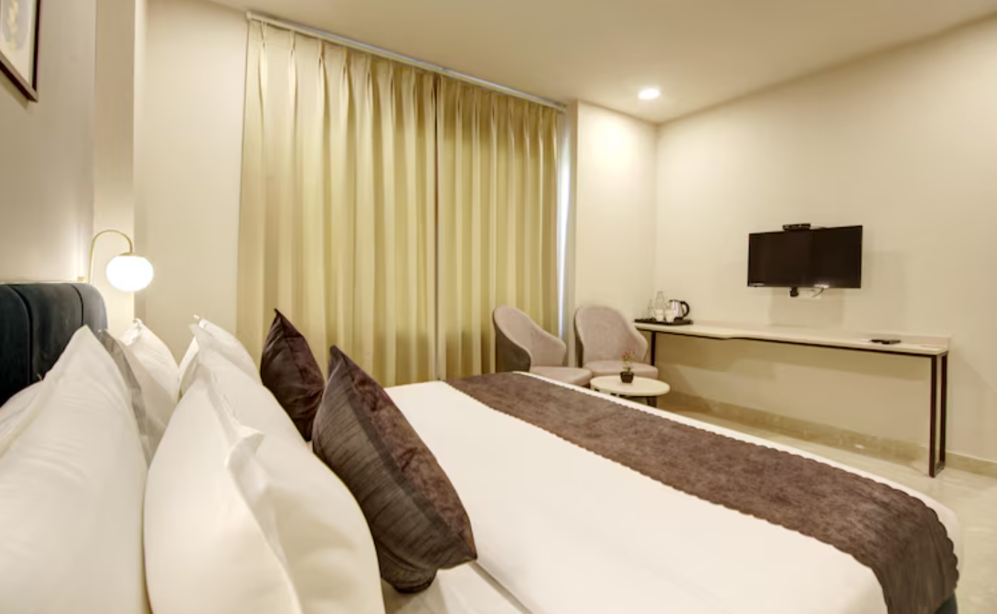 Day Use Room for 6 Hours, From 10 AM to 6 PM