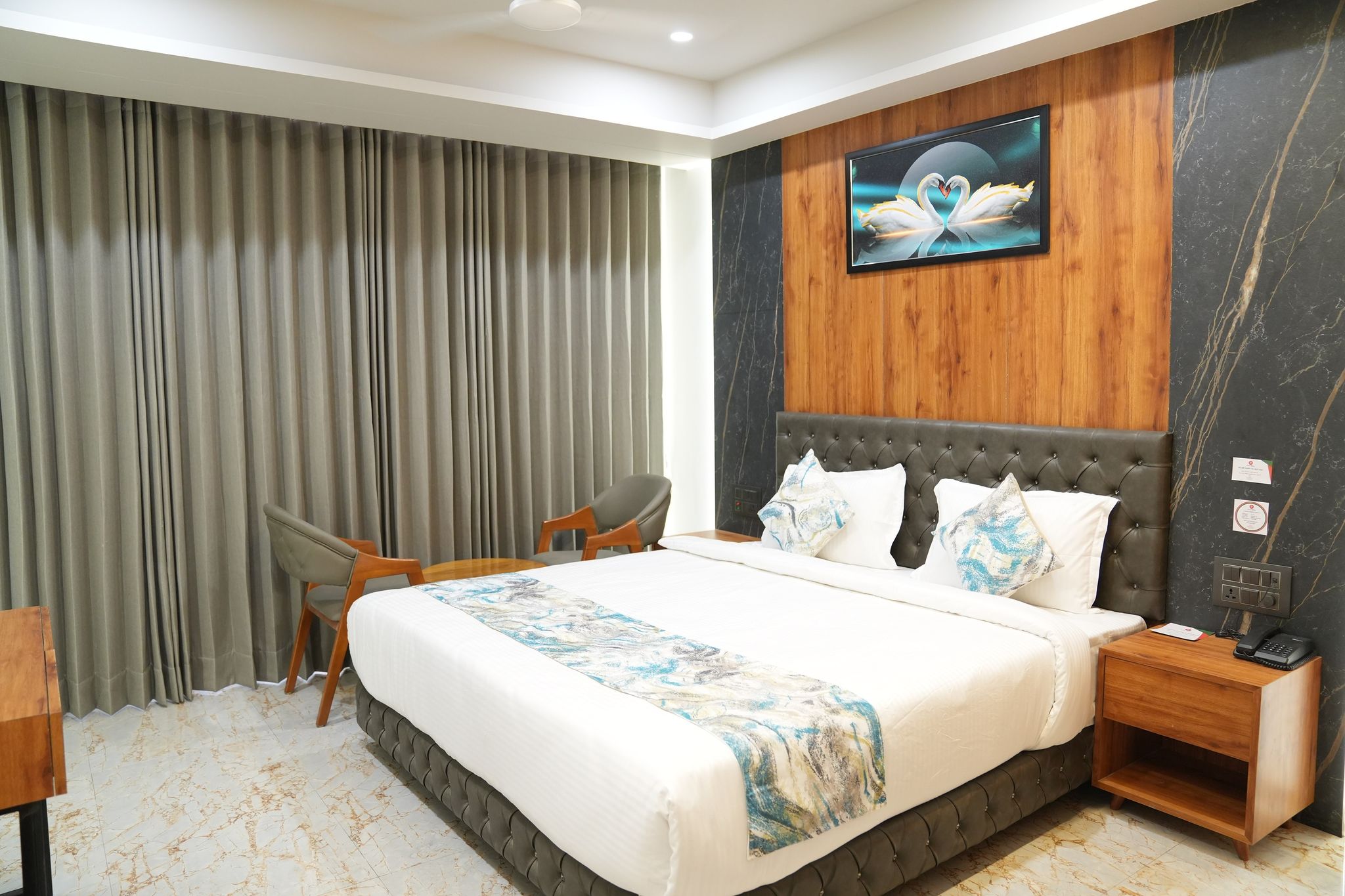 The Blackstone Hotel Deluxe Room 2