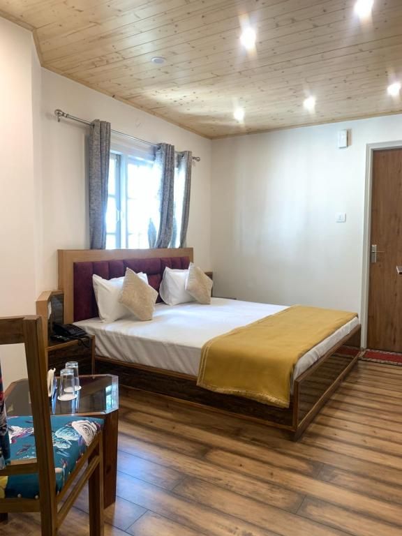 Maywood Hotel