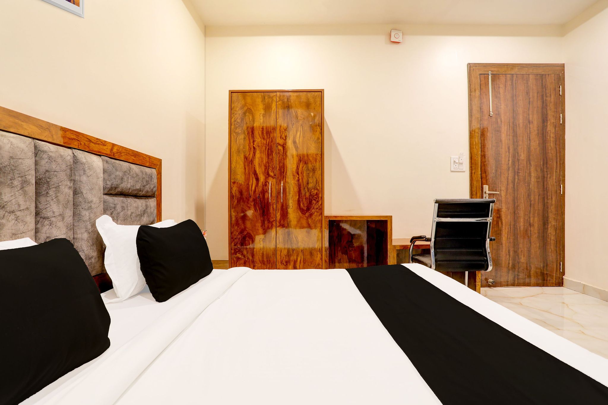 Super  Townhouse Narholi Bridge Mathura Classic 9