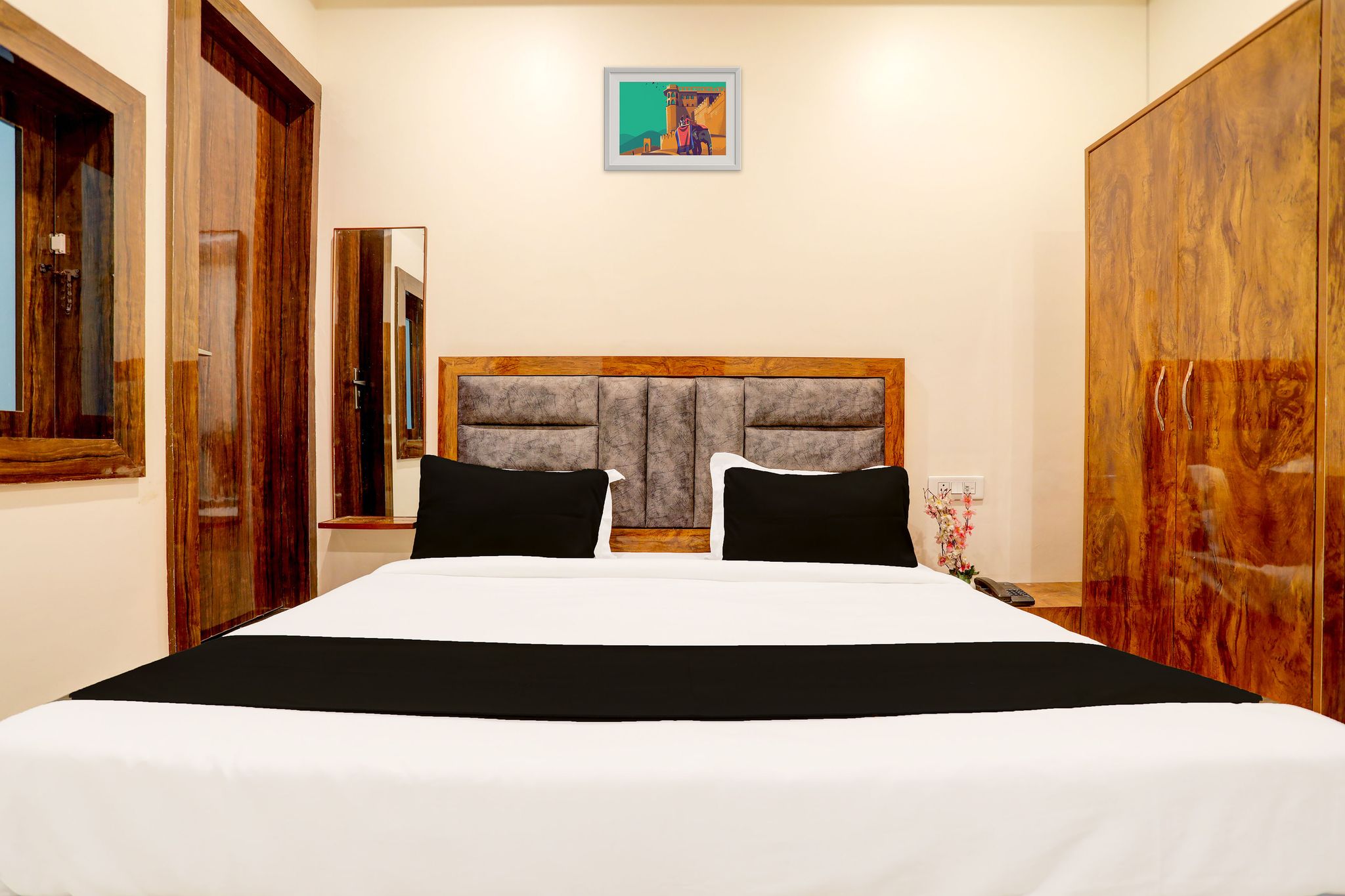 Super  Townhouse Narholi Bridge Mathura Classic 11