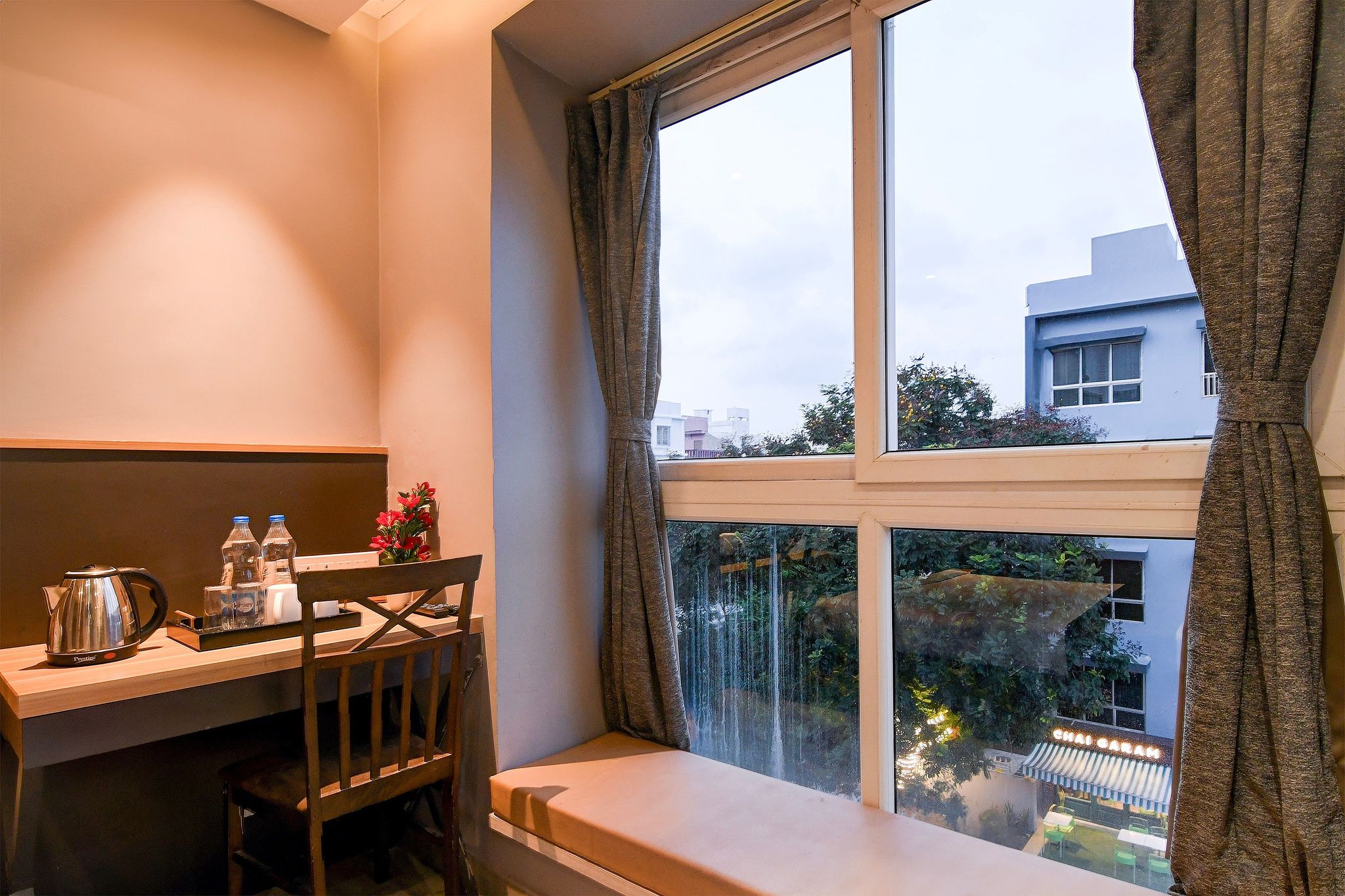 Collection O Water View Residency Classic 12