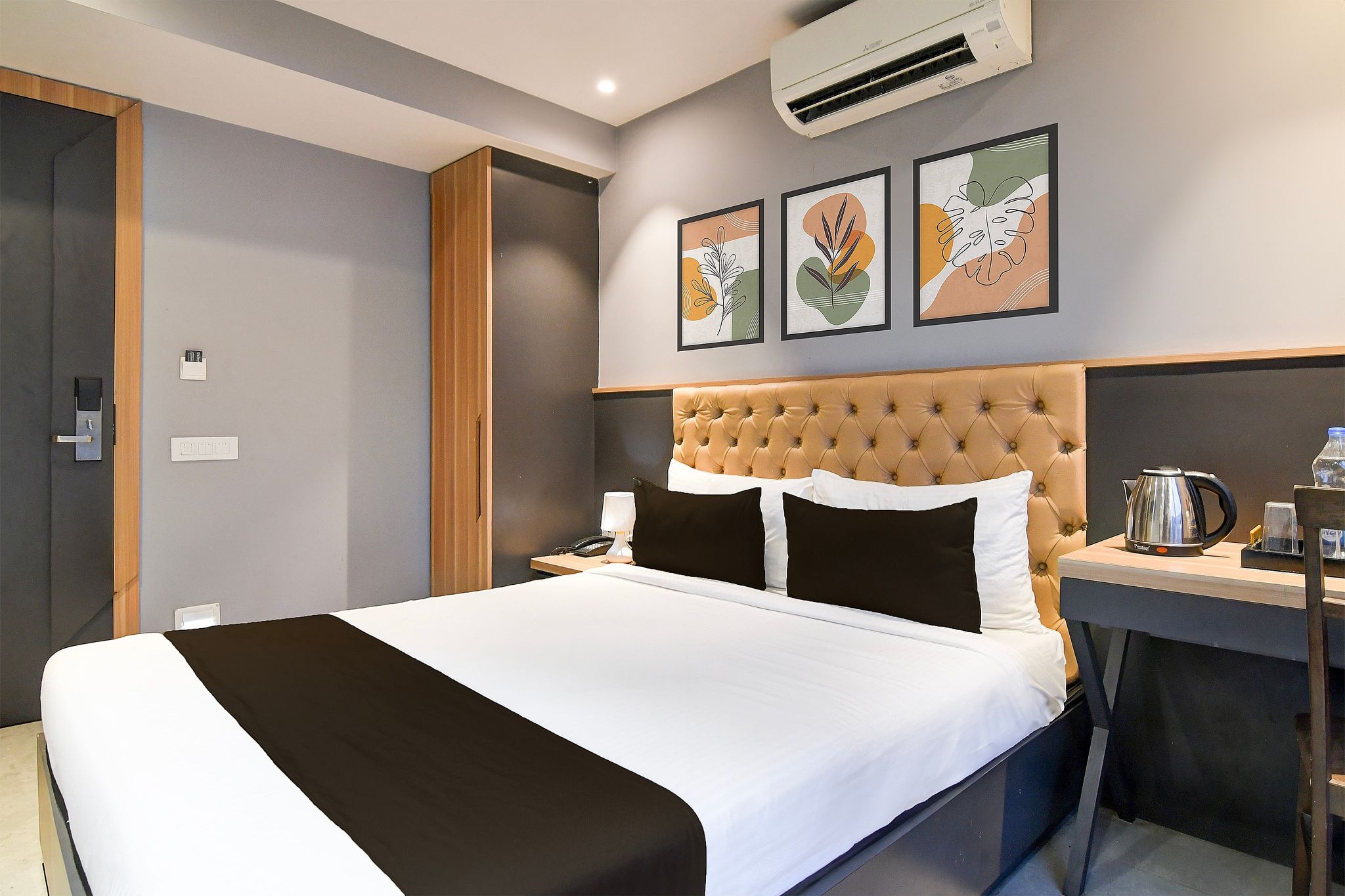 Collection O Water View Residency Classic