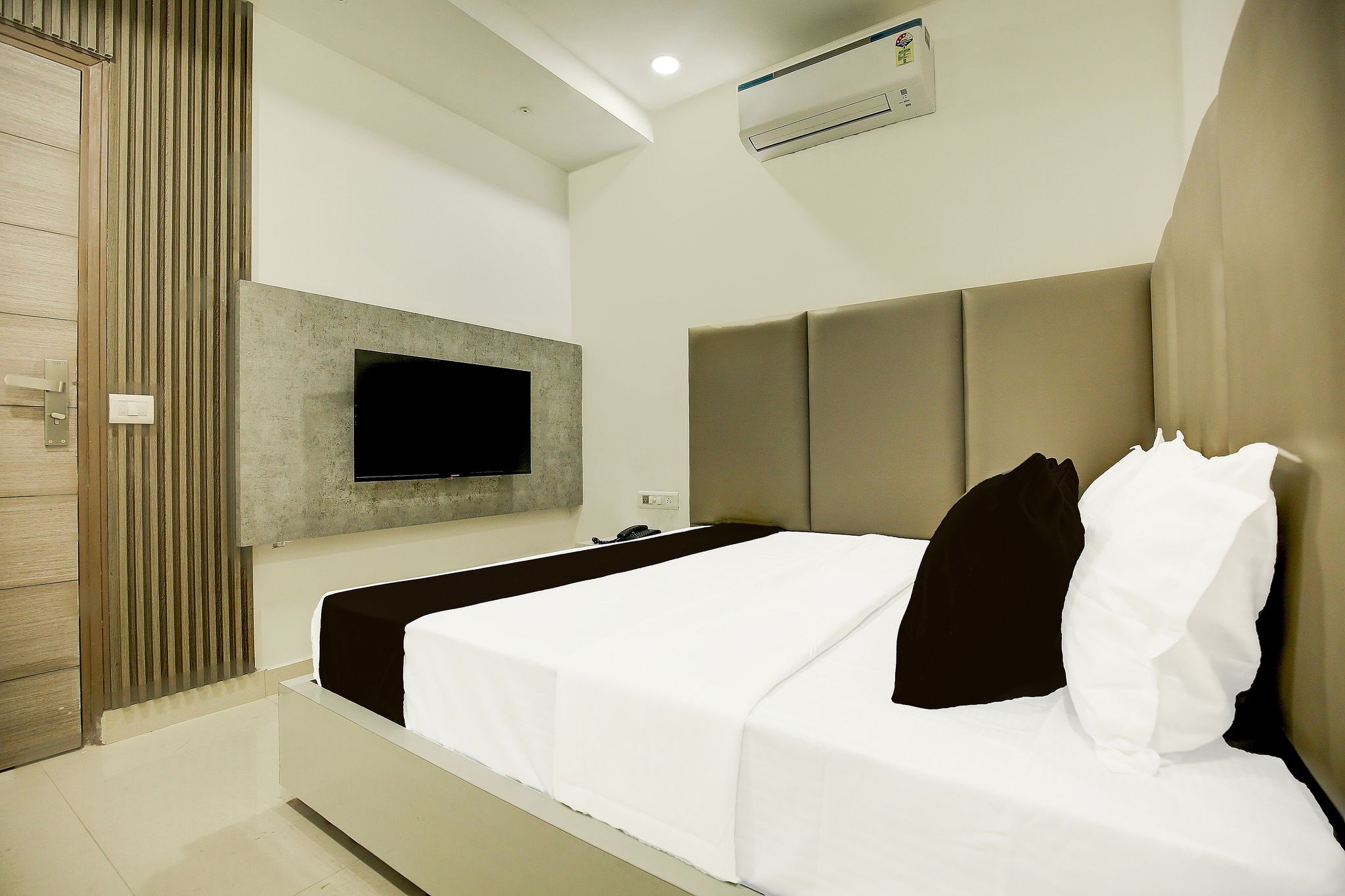 Hotel O SAFFRON Classic 12