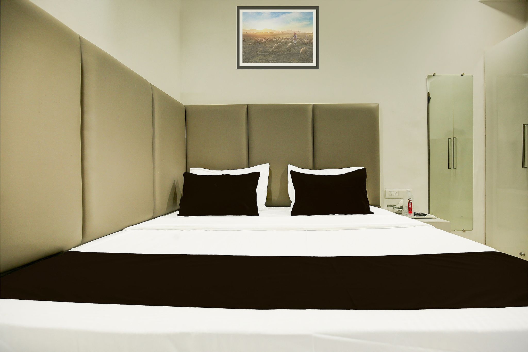 Hotel O SAFFRON Classic 13