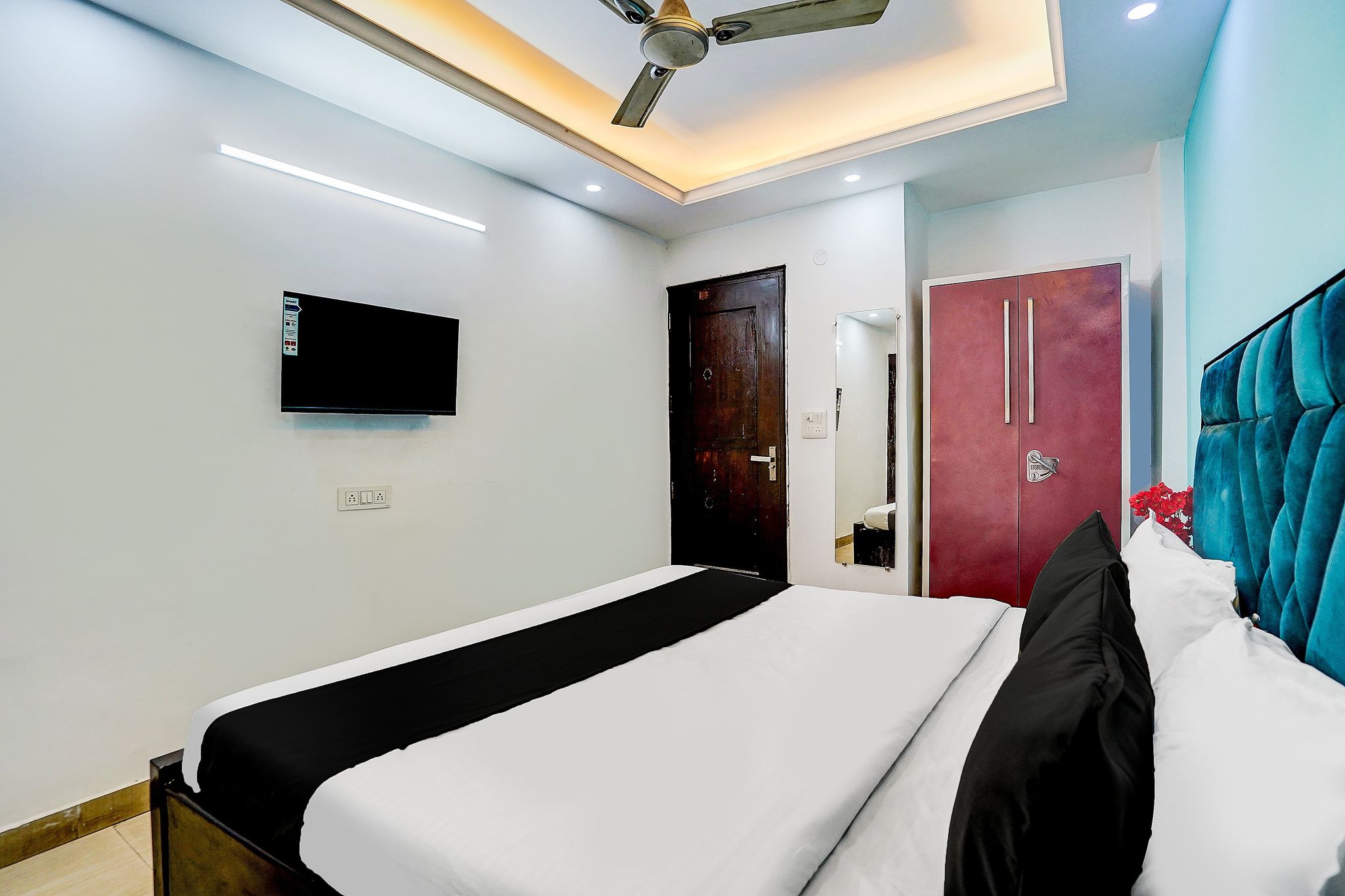 Hotel O Silver Key KD plaza Near Saket Metro station Classic 8