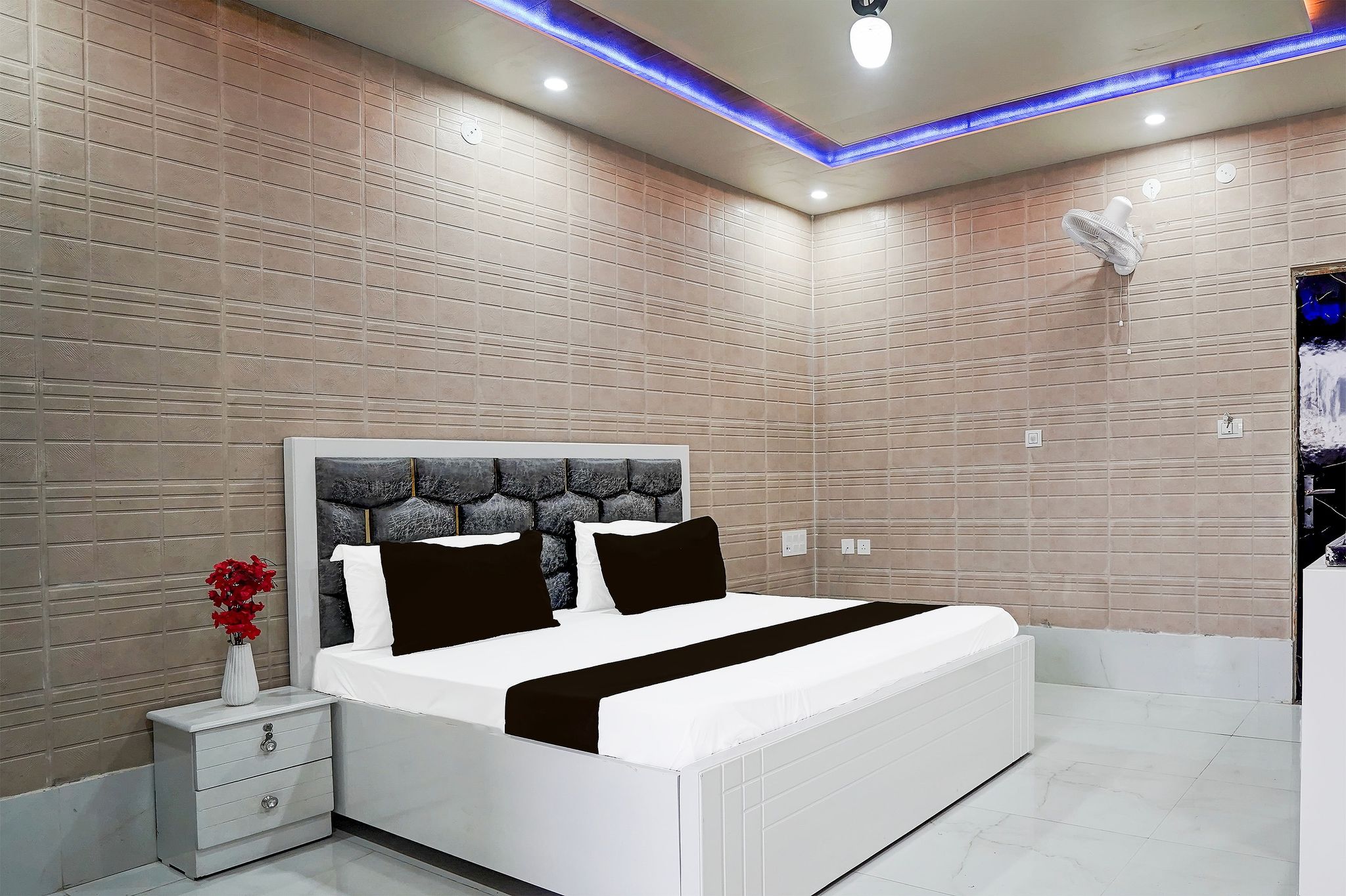 Hotel O RUNAWAY Classic 16