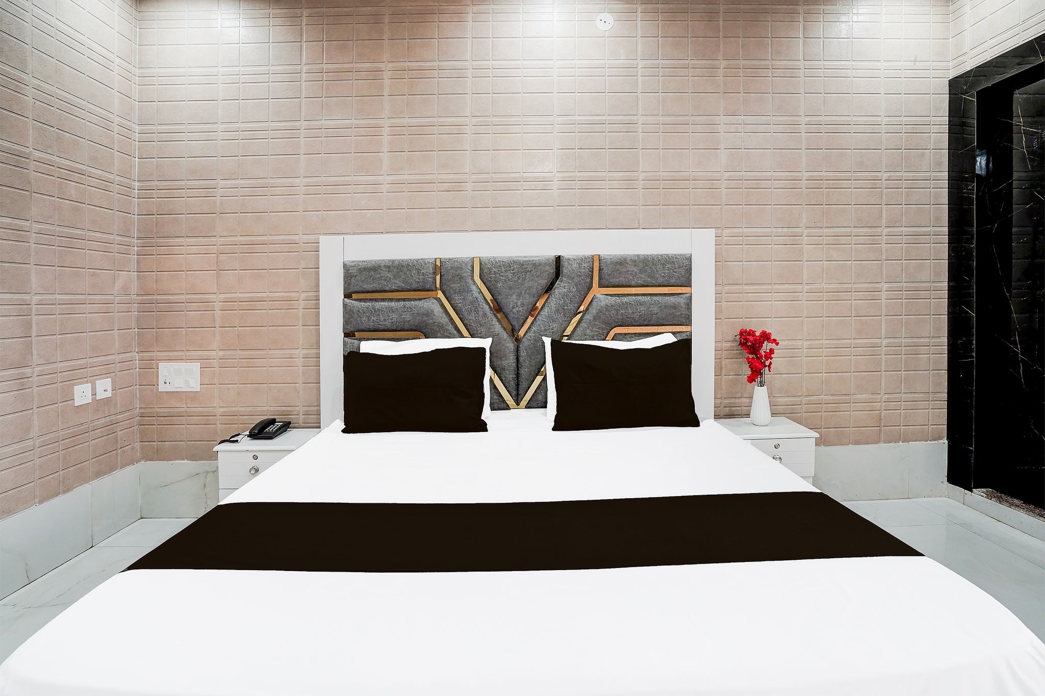 Hotel O RUNAWAY Classic 8