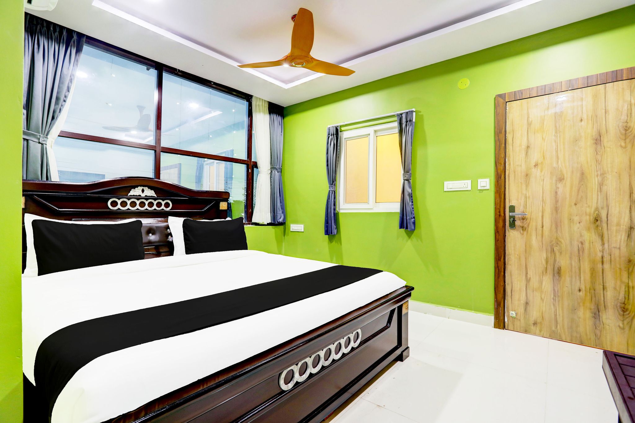 Hotel O by OYO Savoy Grand Classic 12