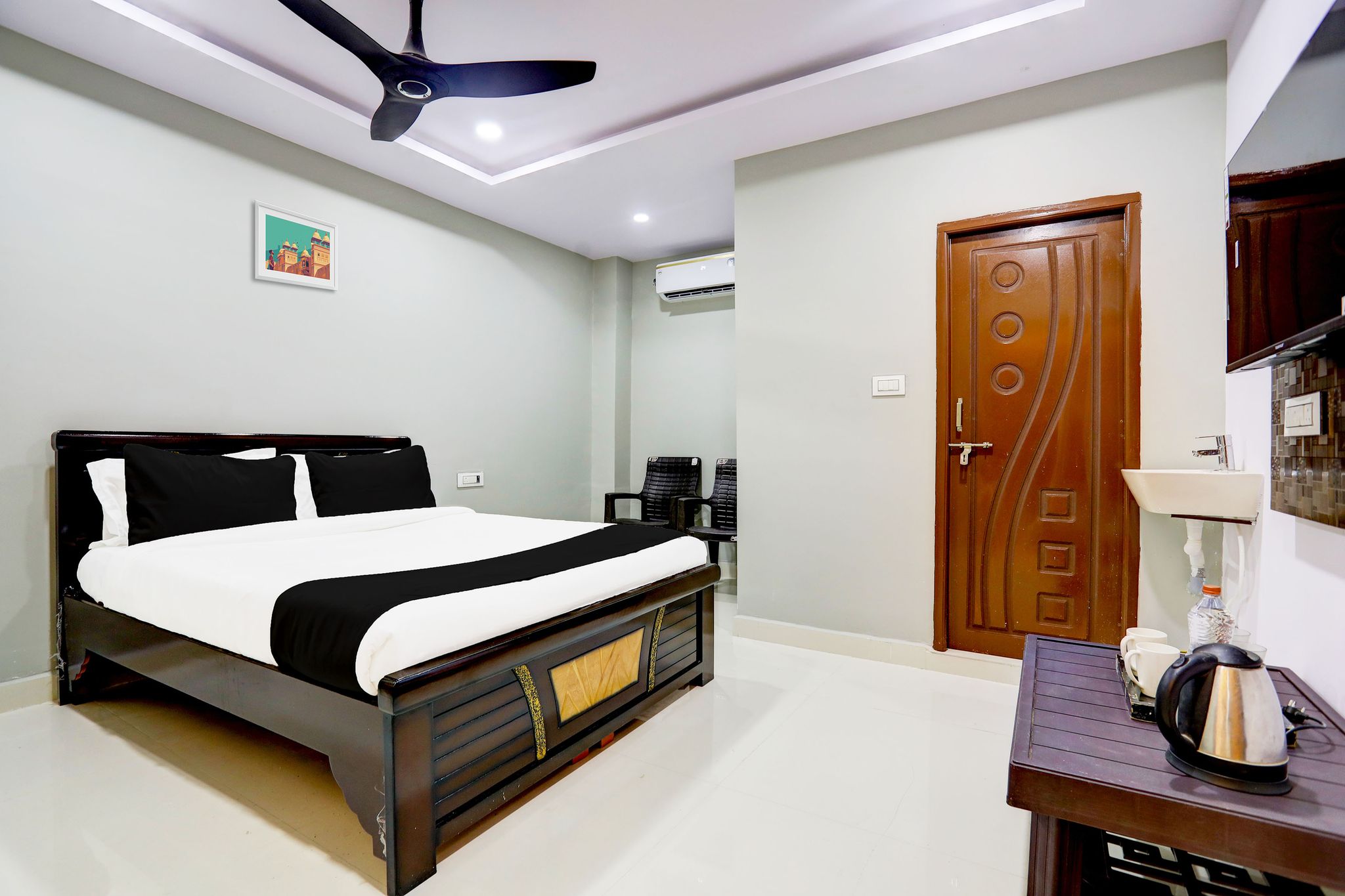 Hotel O by OYO Savoy Grand Classic 11