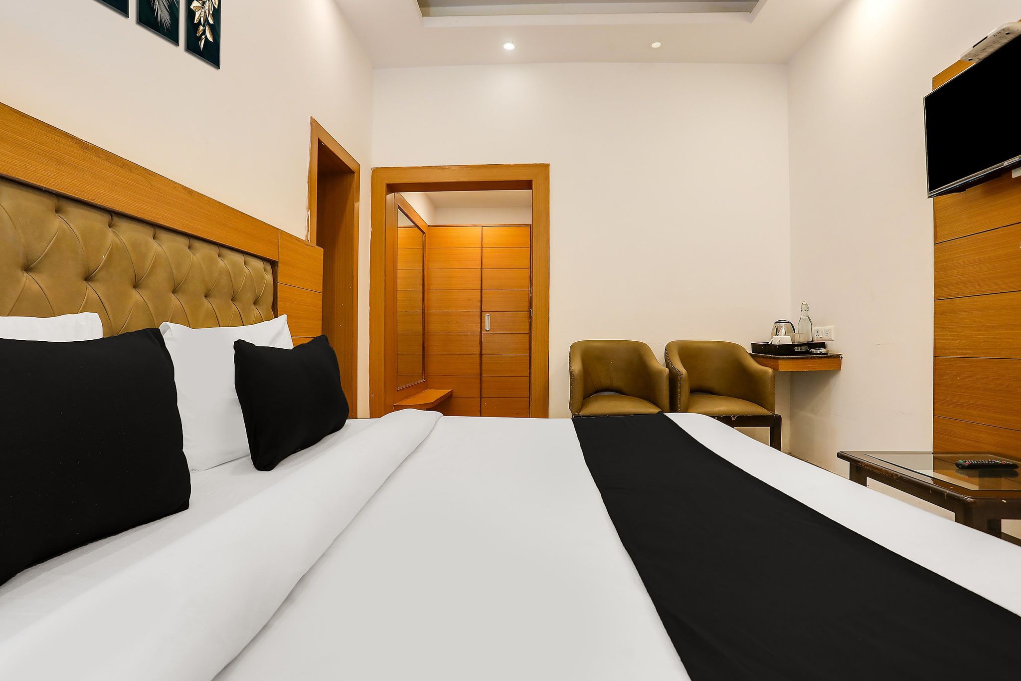 Collection O Mall Road Near St. Georges College Classic 8