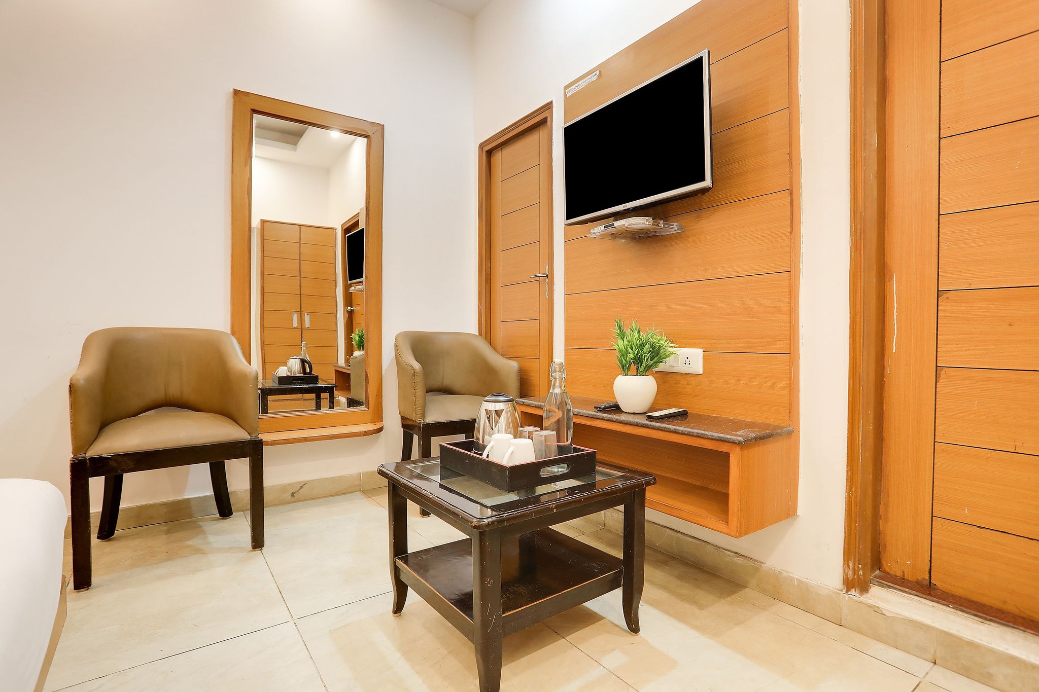 Collection O Mall Road Near St. Georges College Classic 16