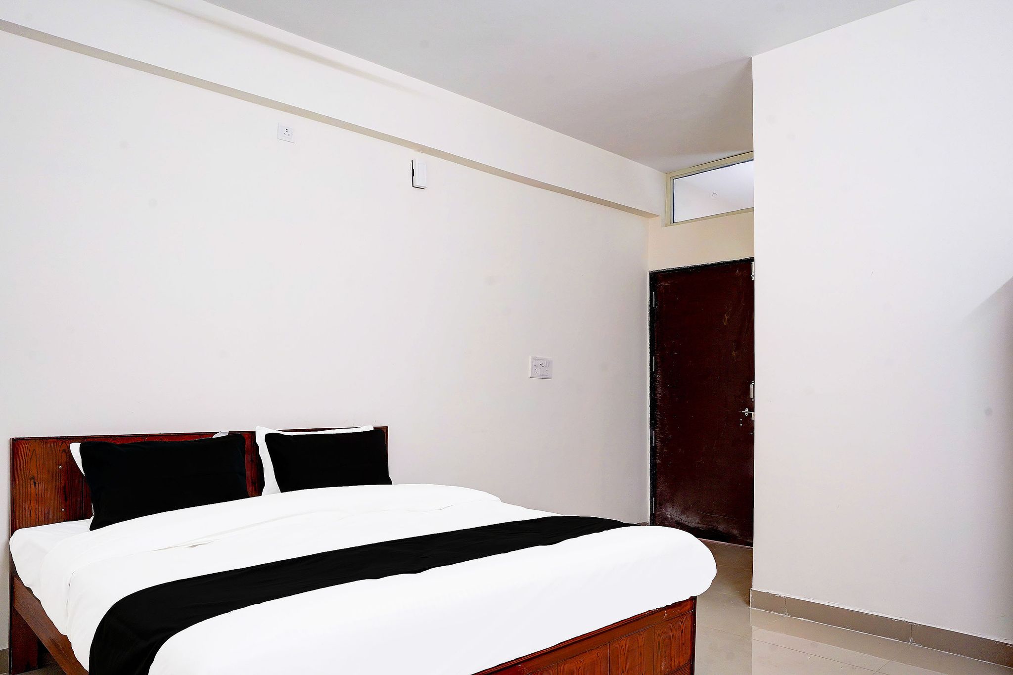 Hotel O MAZENTA PALACE Classic 15