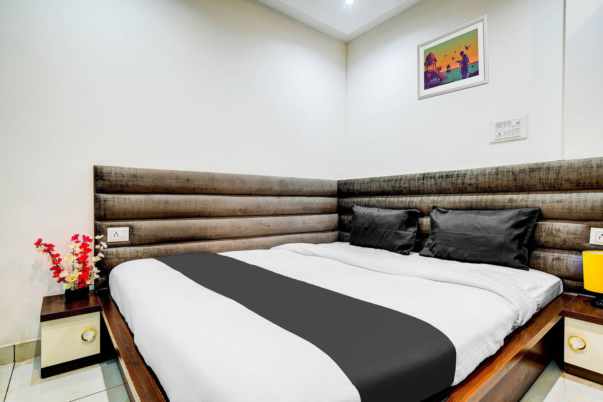 Super Townhouse LIG Main Road Indore Classic 4