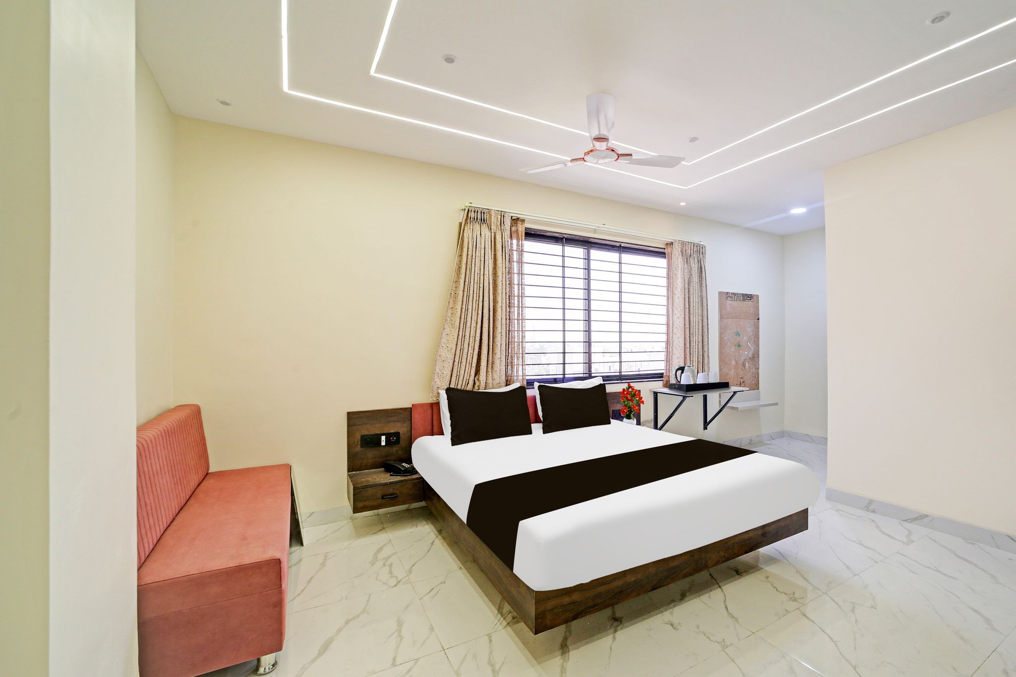 Super Townhouse LIG Main Road Indore Classic 14