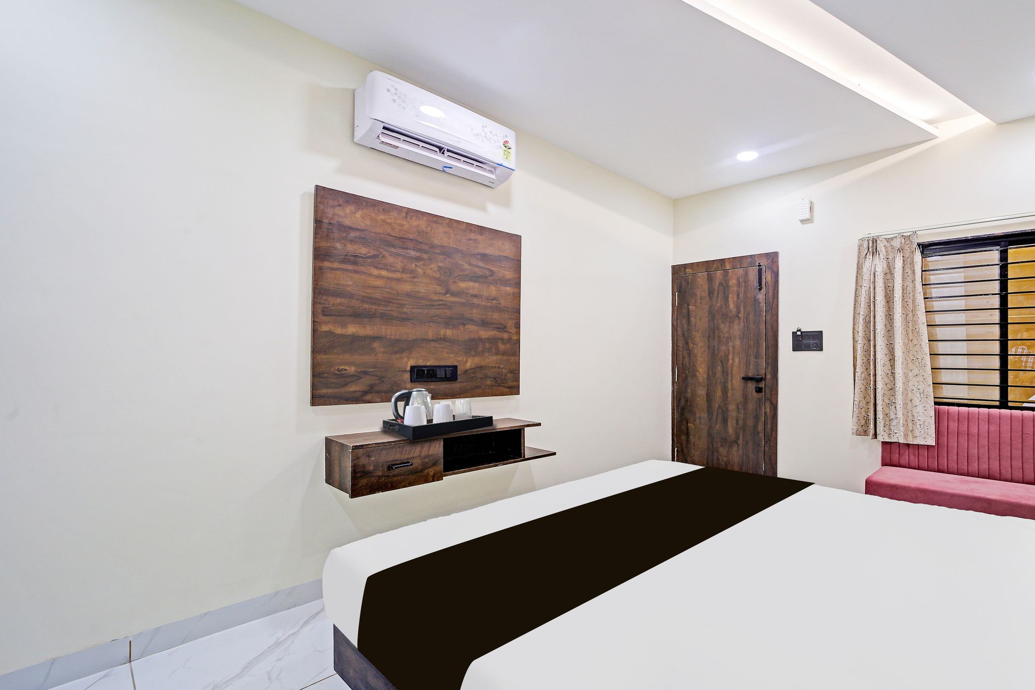 Super Townhouse LIG Main Road Indore Classic 23