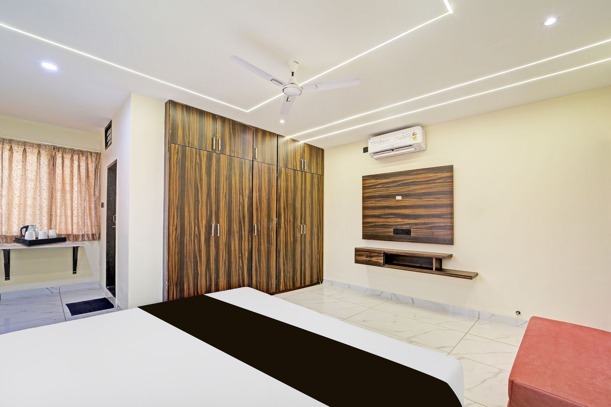 Super Townhouse LIG Main Road Indore Classic 18