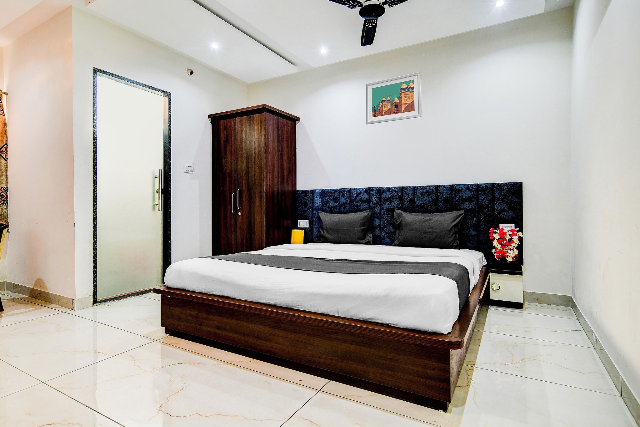 Super Townhouse LIG Main Road Indore Classic 3