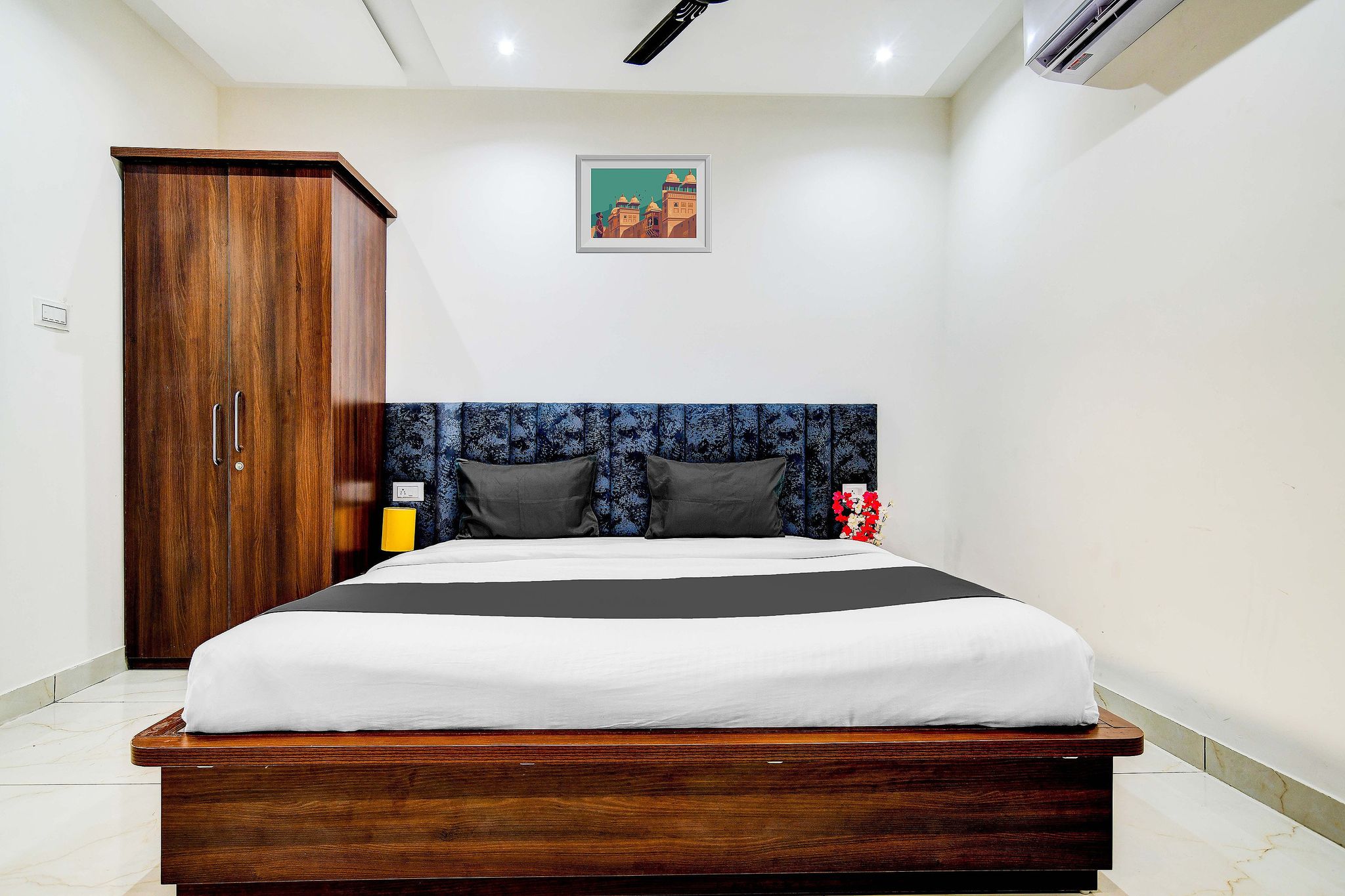 Super Townhouse LIG Main Road Indore Classic 6