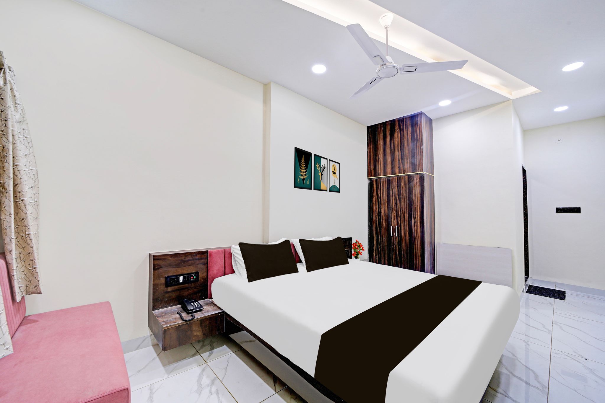 Super Townhouse LIG Main Road Indore Classic 16