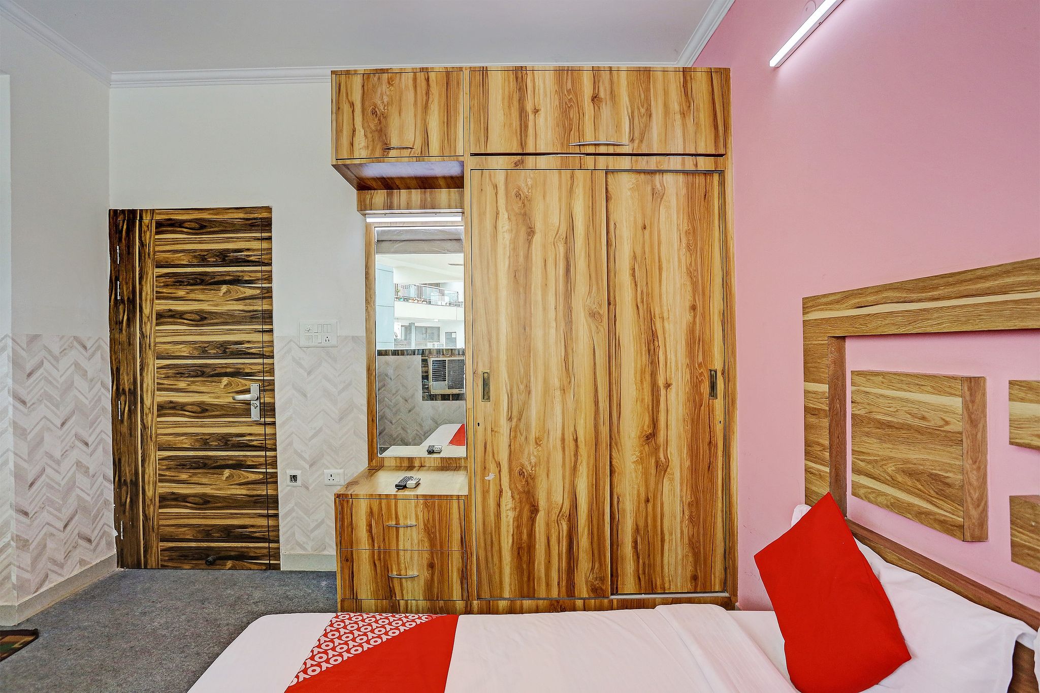 Hotel O by OYO CITY PALACE Classic 11