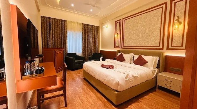 PREMIUM EXECUTIVE with SMART LED TV