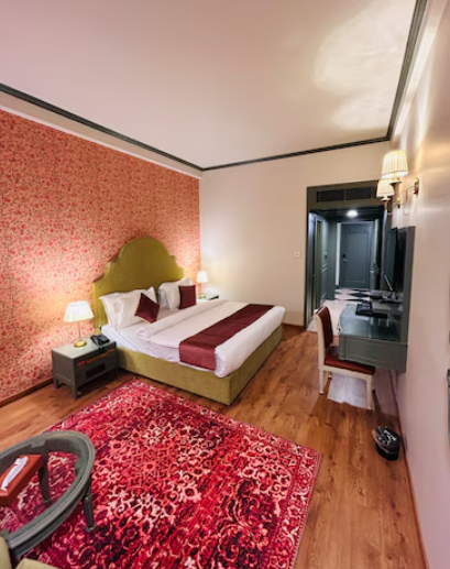 PREMIUM EXECUTIVE with SMART LED TV