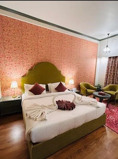 PREMIUM EXECUTIVE with SMART LED TV