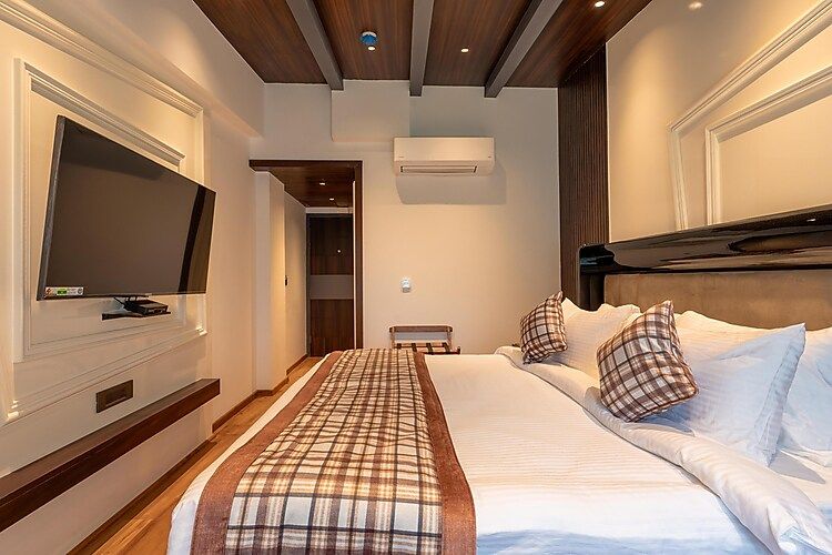 Lawrence Solitaire Resort, Nainital Deluxe Room 3