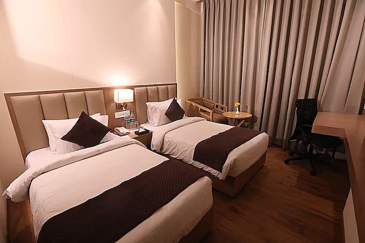 Twin Beds Non Smoking Superior Room