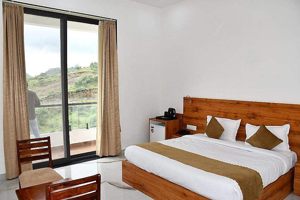 Hotel RC Garh Deluxe Room 2