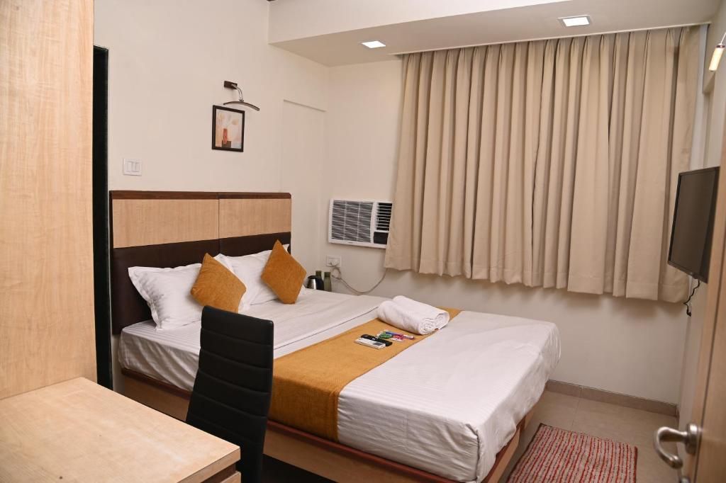 Aviva Hotel Deluxe Room 3