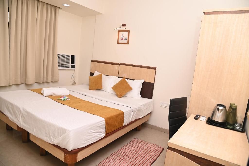 Aviva Hotel Deluxe Room 2