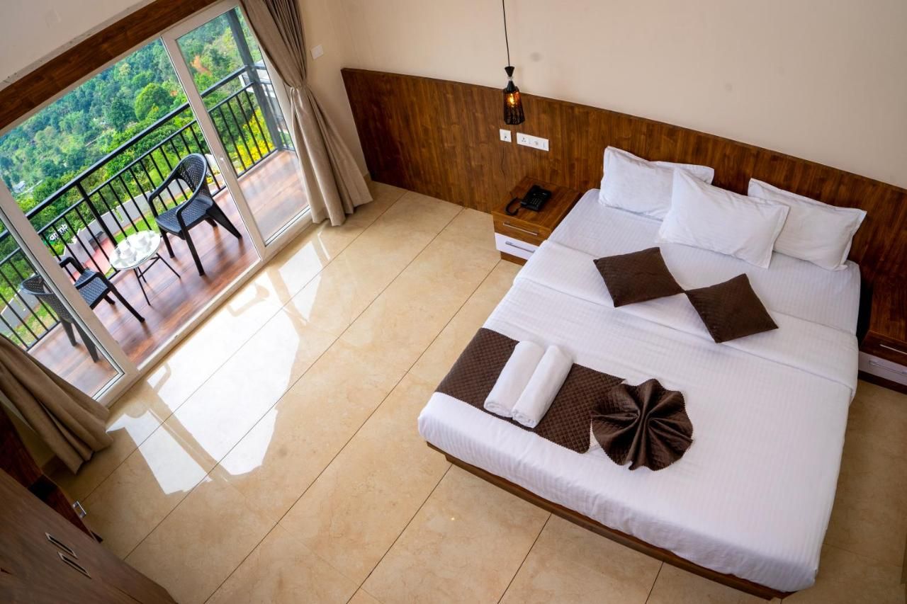 Karimb Resorts Deluxe King Room