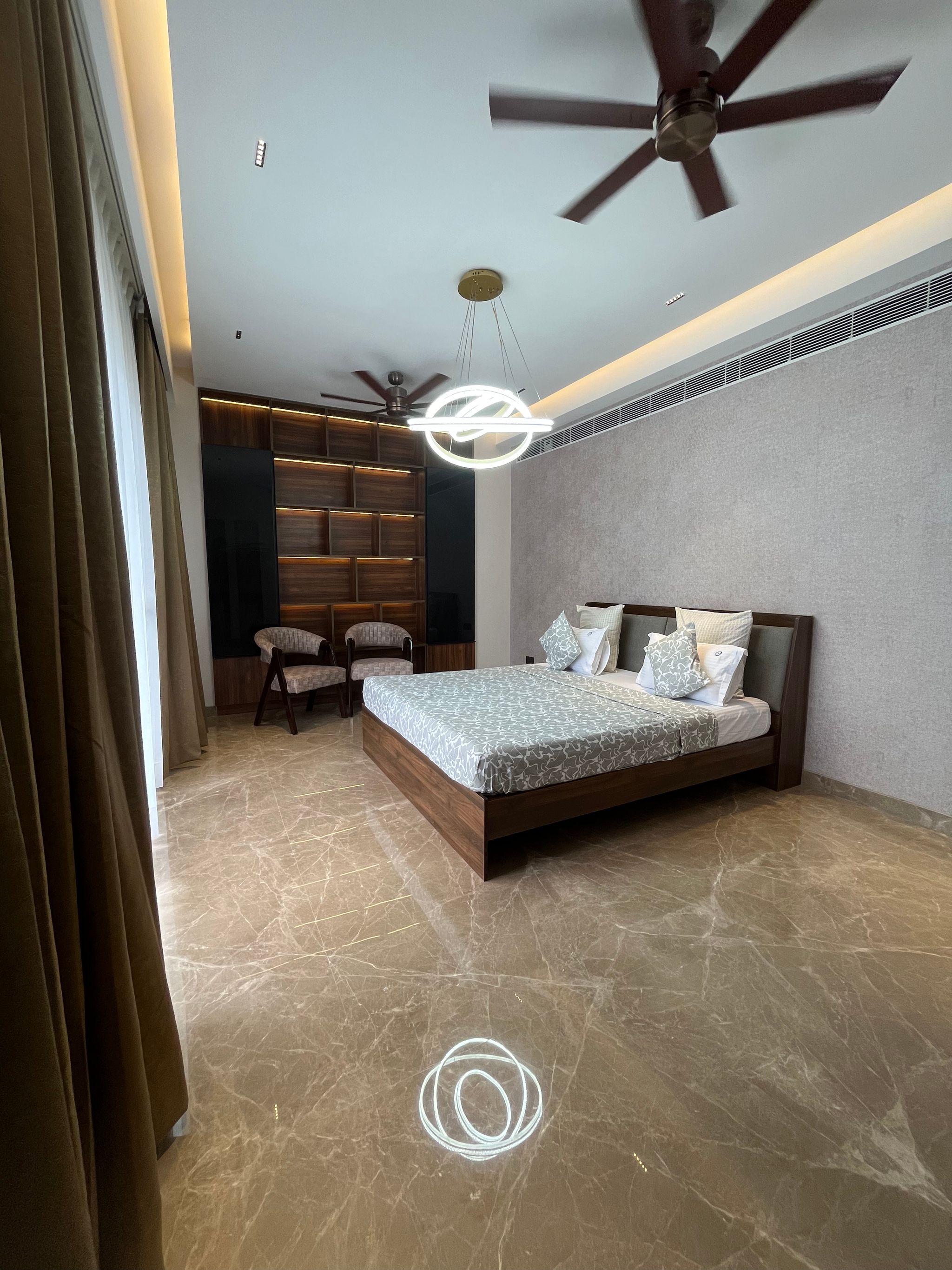 5 Bedrooms Apartment(5 BHK)