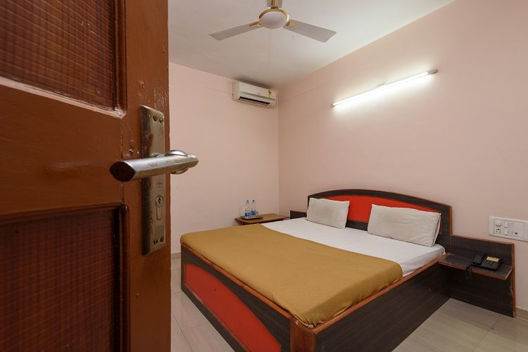 DOUBLE BED AC ROOM
