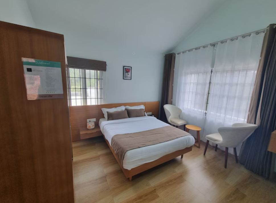Queen Room with View